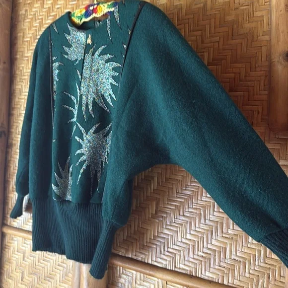 Vintage batwing Green wool Sweater with metallic Design and leather trim small - Picture 4 of 9